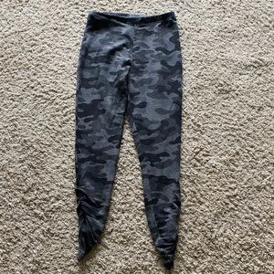 Sundry camo legging size 1